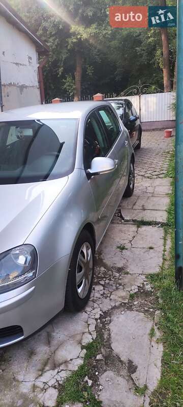 Хетчбек Volkswagen Golf 2004 в Луцьку