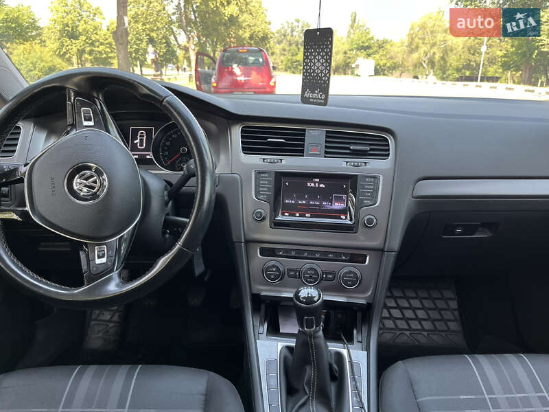 Універсал Volkswagen Golf 2015 в Запоріжжі