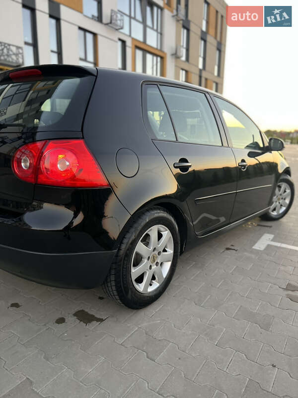 Хэтчбек Volkswagen Golf 2006 в Луцке