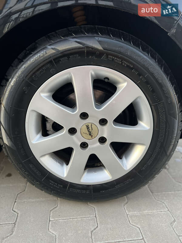 Хэтчбек Volkswagen Golf 2006 в Луцке