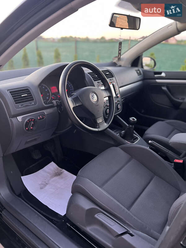Хэтчбек Volkswagen Golf 2006 в Луцке
