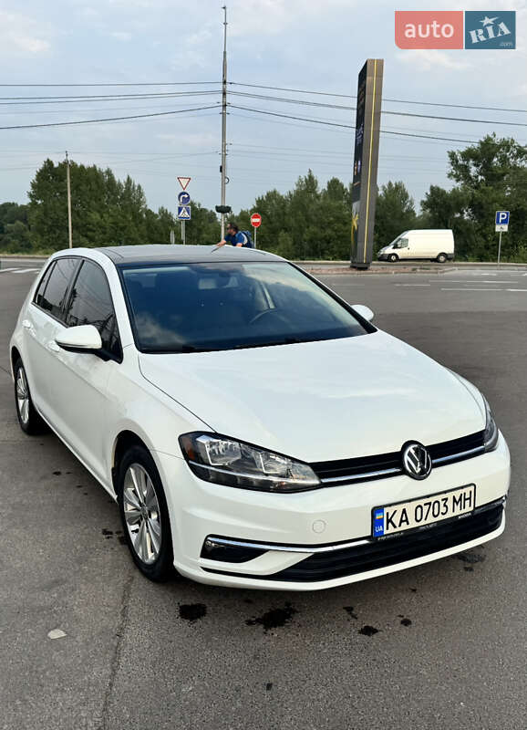 Хэтчбек Volkswagen Golf 2017 в Вышгороде