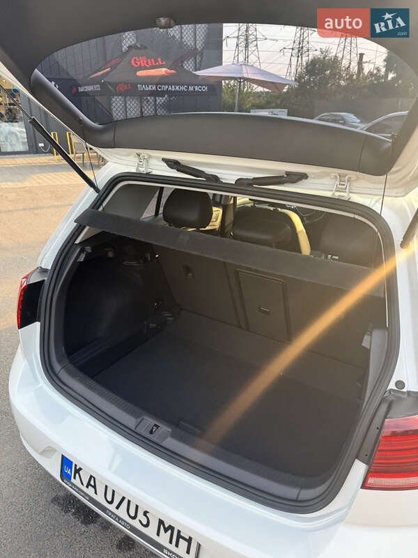 Хэтчбек Volkswagen Golf 2017 в Вышгороде