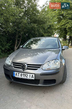 Хэтчбек Volkswagen Golf 2004 в Надворной