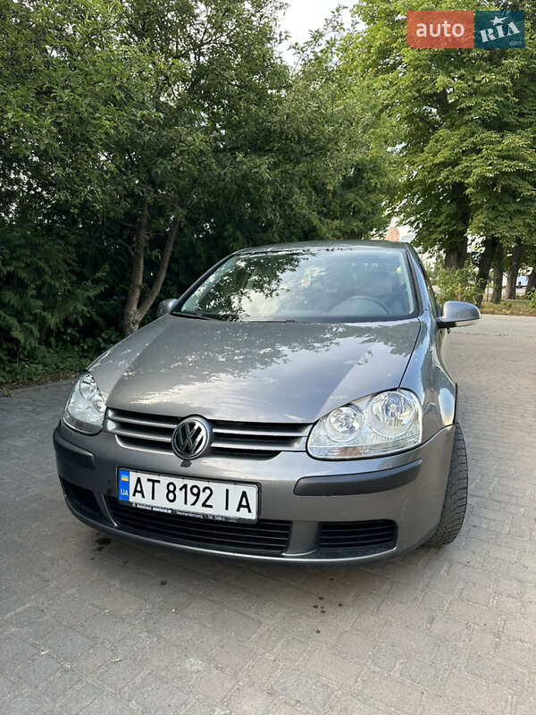 Хэтчбек Volkswagen Golf 2004 в Надворной