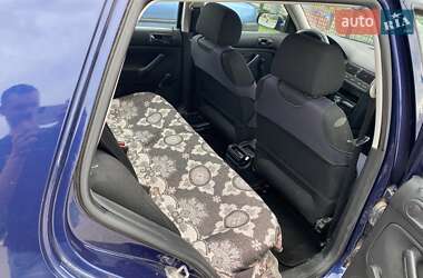 Хэтчбек Volkswagen Golf 2000 в 