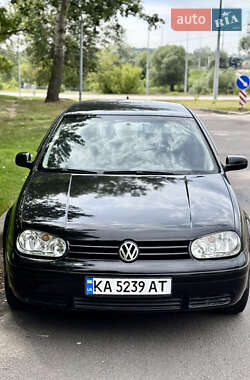 Хетчбек Volkswagen Golf 2002 в Києві