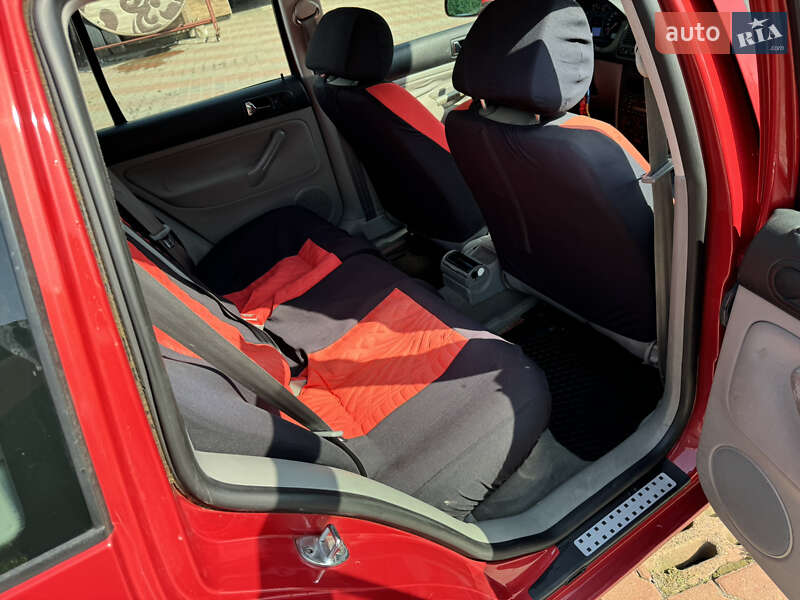 Универсал Volkswagen Golf 2002 в Львове