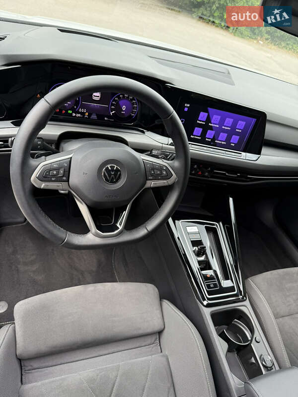 Хетчбек Volkswagen Golf 2022 в Павлограді