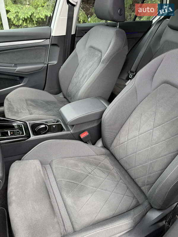 Хетчбек Volkswagen Golf 2022 в Павлограді