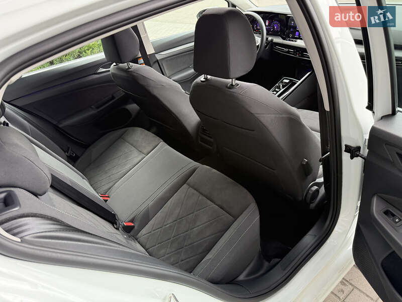 Хетчбек Volkswagen Golf 2022 в Павлограді