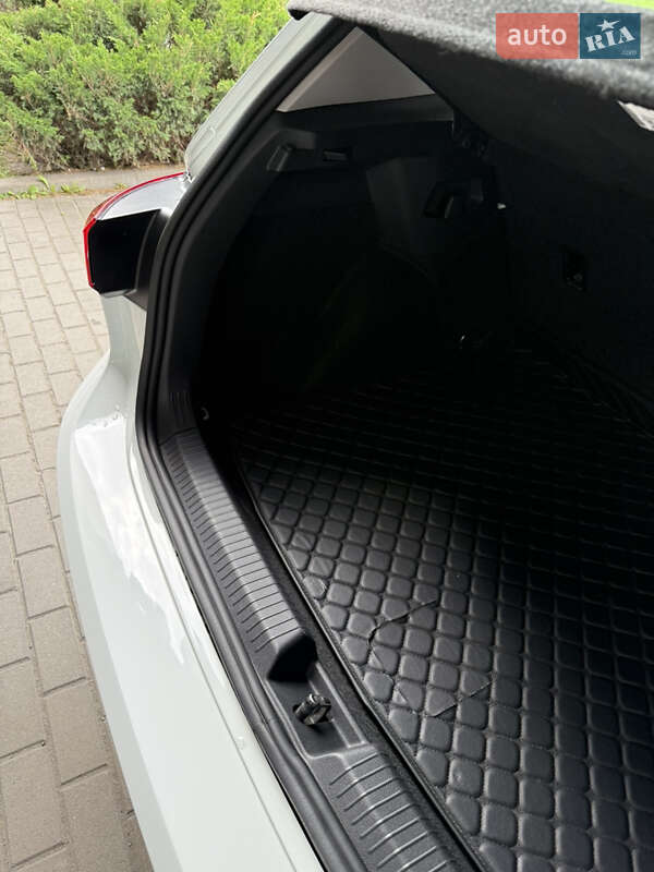 Хетчбек Volkswagen Golf 2022 в Павлограді