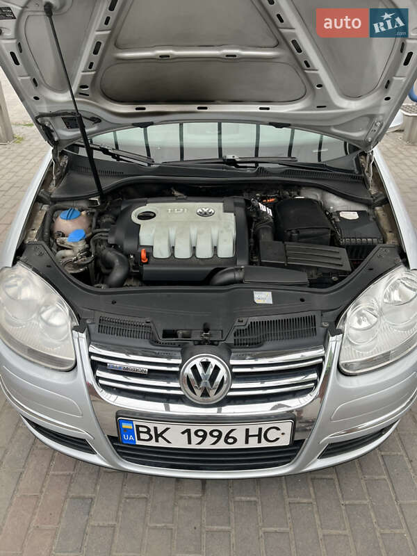Універсал Volkswagen Golf 2008 в Рівному