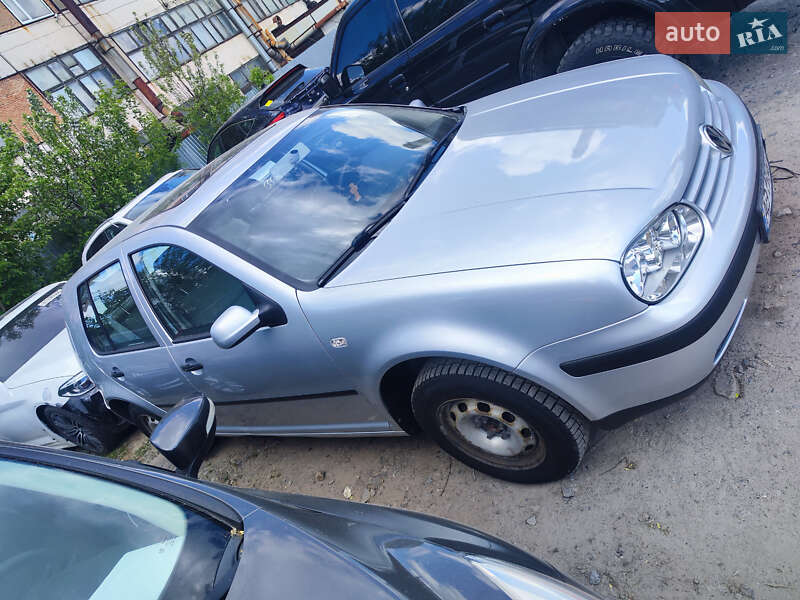 Хэтчбек Volkswagen Golf 2001 в Виннице