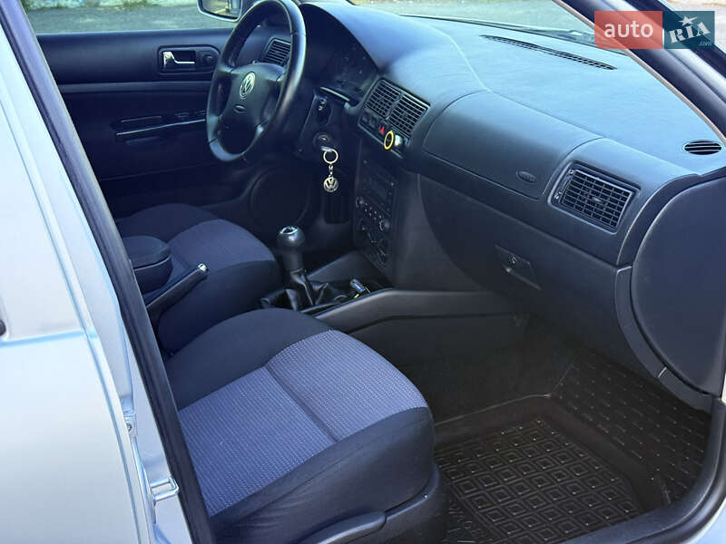 Універсал Volkswagen Golf 2001 в Мені