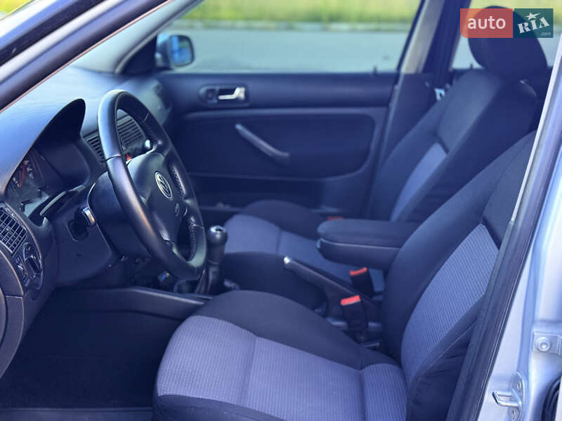 Універсал Volkswagen Golf 2001 в Мені