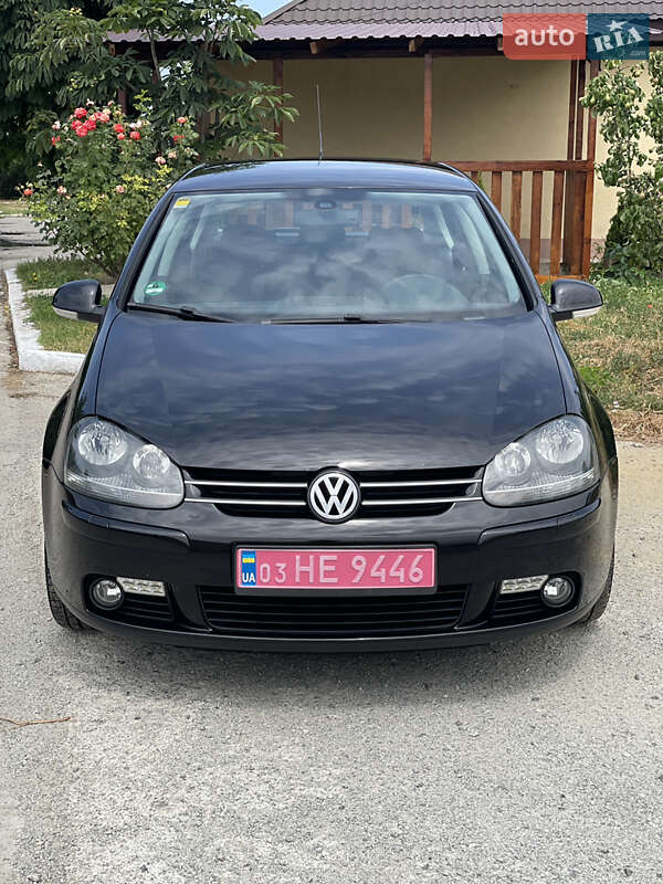 Хетчбек Volkswagen Golf 2008 в 