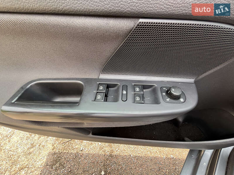 Універсал Volkswagen Golf 2009 в Харкові