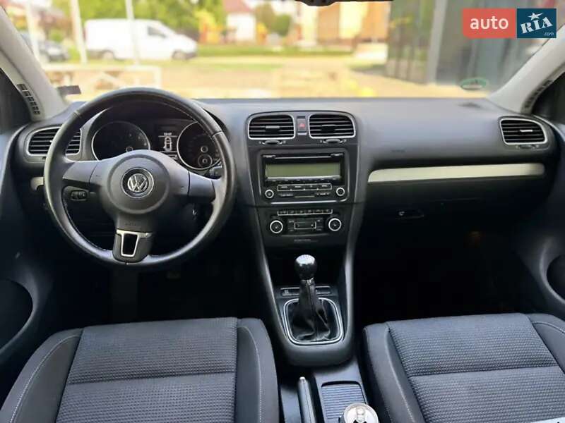 Хетчбек Volkswagen Golf 2010 в Тернополі