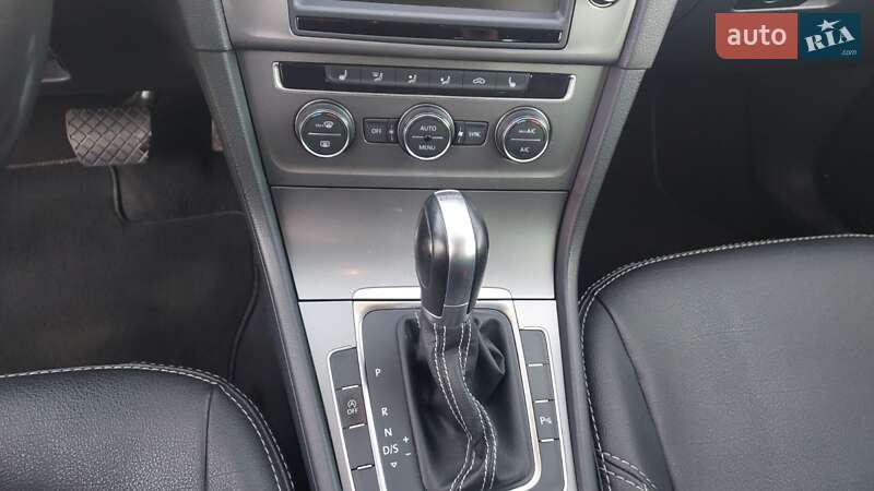 Універсал Volkswagen Golf 2015 в Києві
