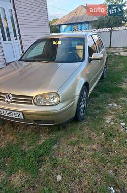 Хетчбек Volkswagen Golf 2003 в Чернівцях