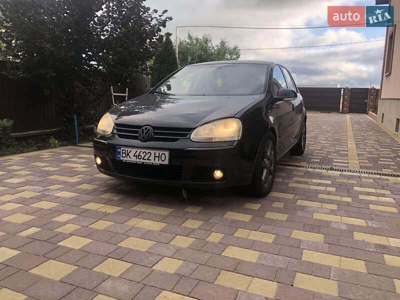 Універсал Volkswagen Golf 2004 в 