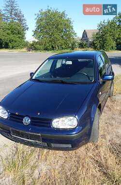 Хэтчбек Volkswagen Golf 2002 в Шпикове