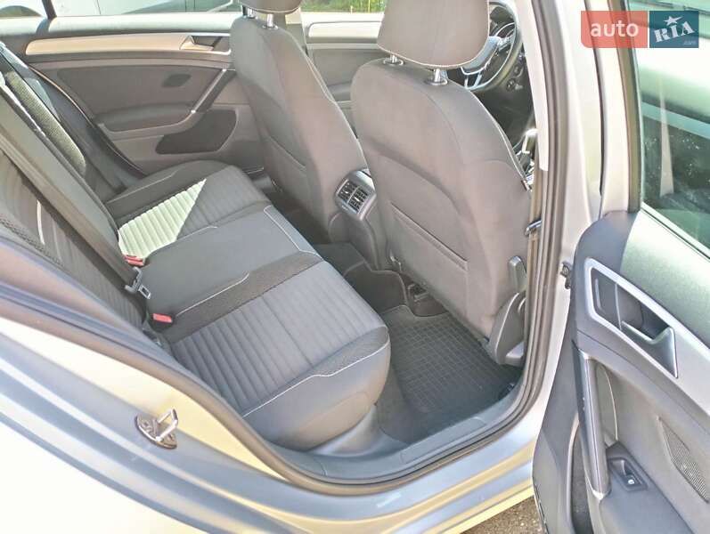 Універсал Volkswagen Golf 2014 в Луцьку