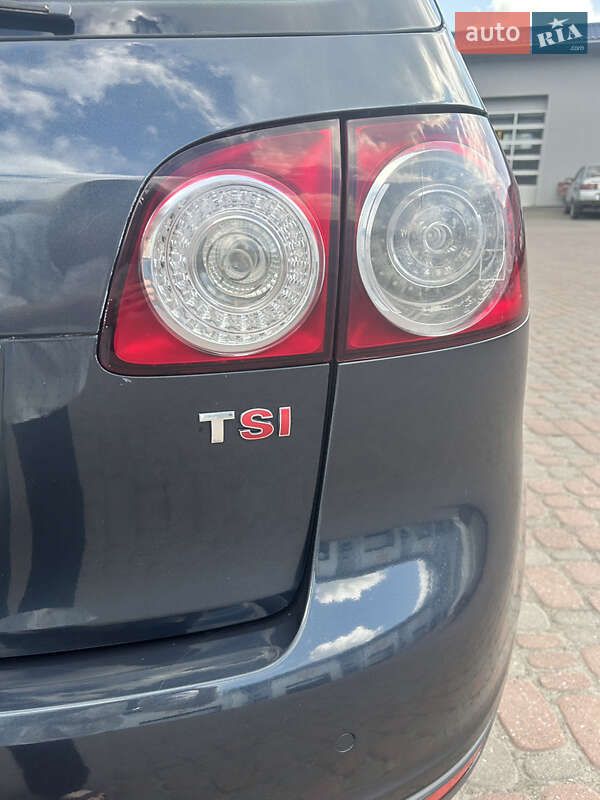 Хетчбек Volkswagen Golf 2008 в Рівному