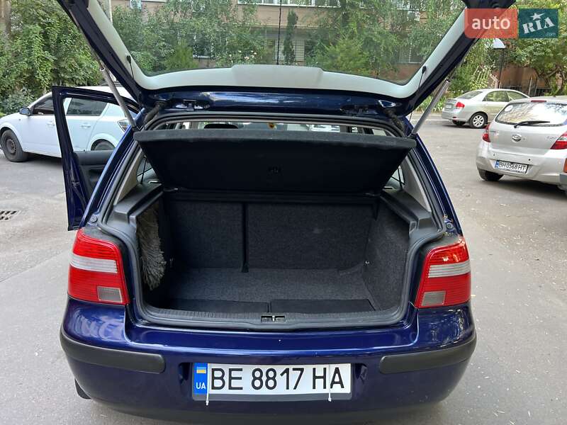 Хетчбек Volkswagen Golf 2003 в Одесі