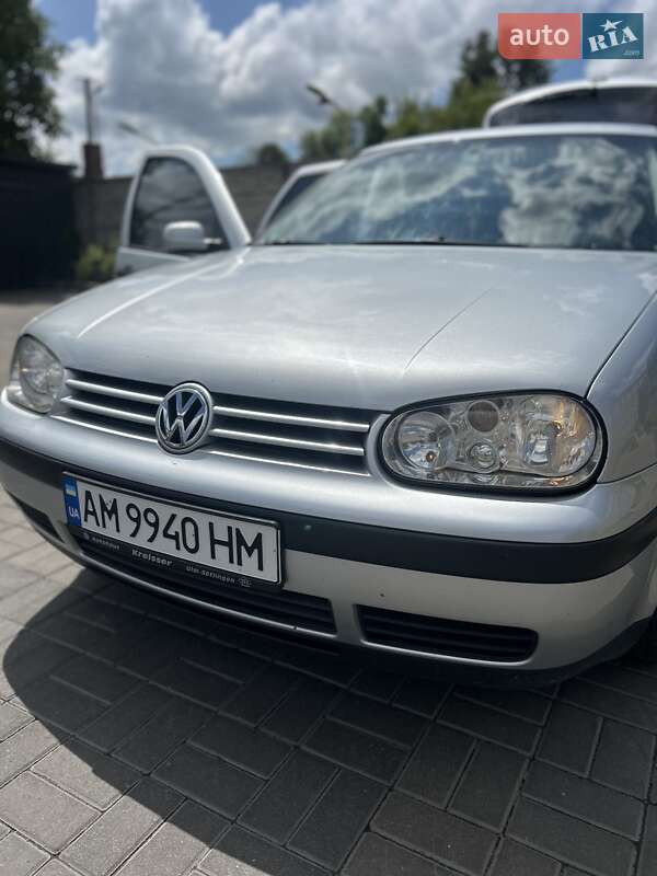 Хетчбек Volkswagen Golf 2002 в Козятині