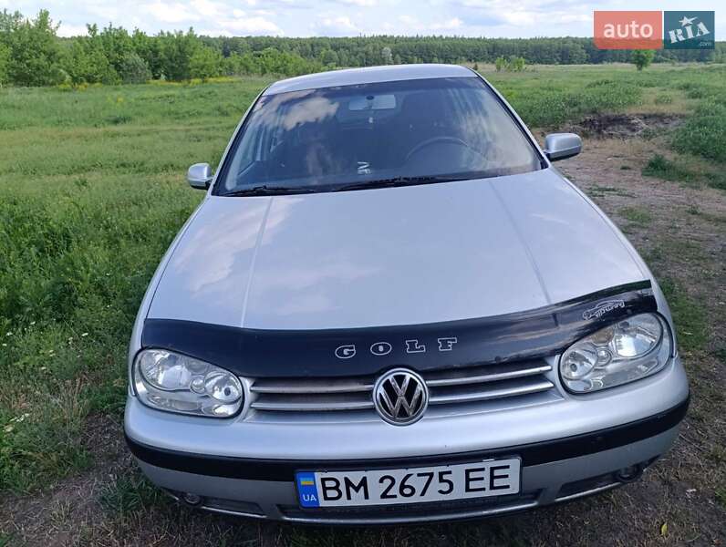 Хетчбек Volkswagen Golf 2003 в Краснокутську