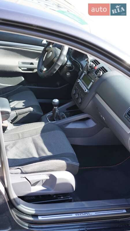 Хетчбек Volkswagen Golf 2006 в Житомирі