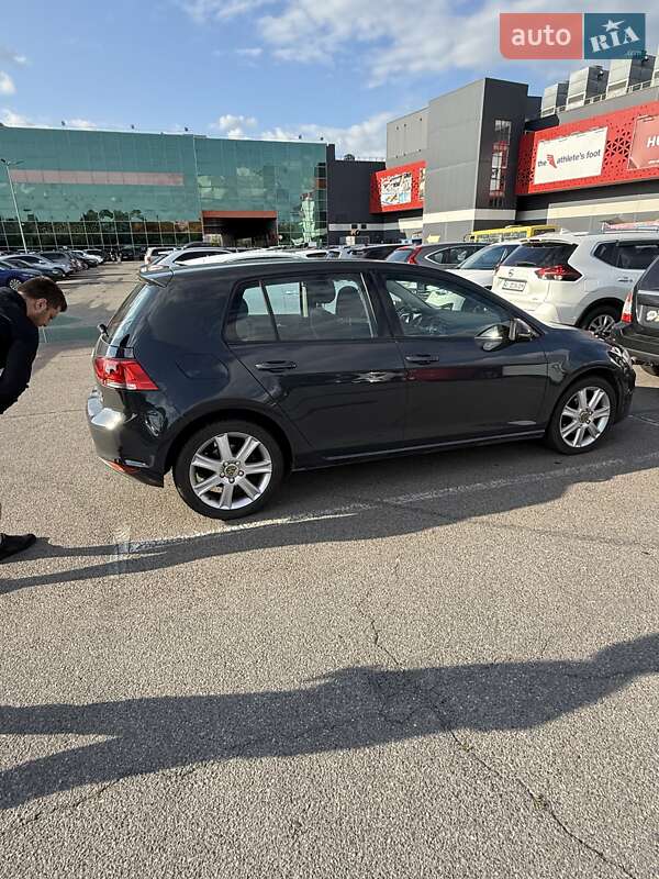 Хетчбек Volkswagen Golf 2014 в Києві