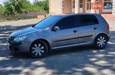 Хетчбек Volkswagen Golf 2004 в Чернівцях