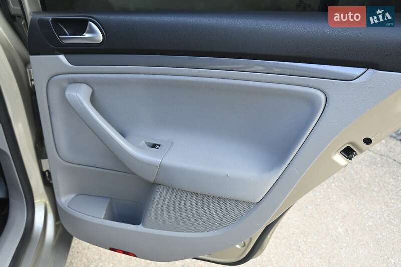 Універсал Volkswagen Golf 2008 в Бердичеві