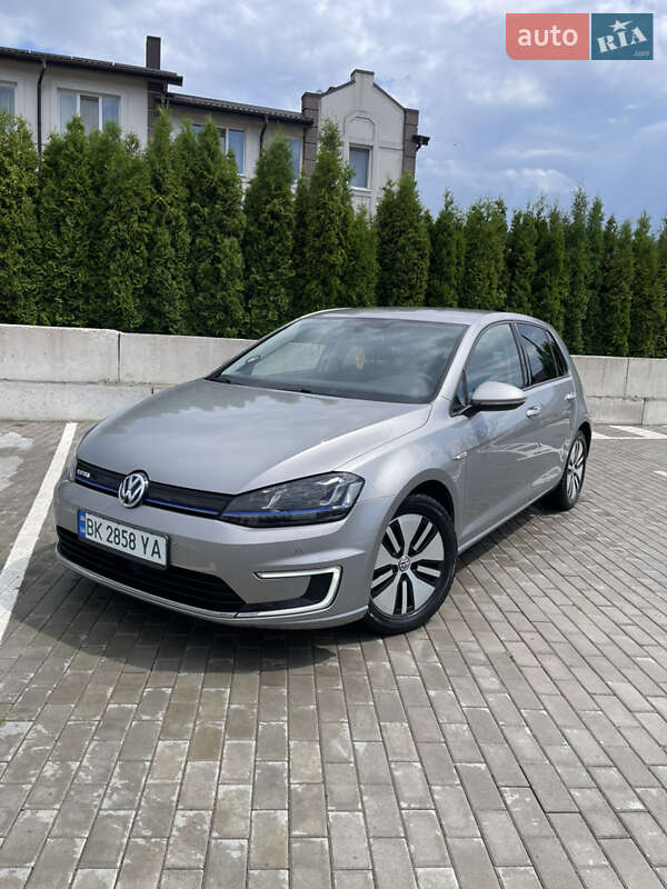 Хетчбек Volkswagen Golf 2015 в Рівному