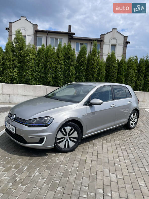 Хетчбек Volkswagen Golf 2015 в Рівному