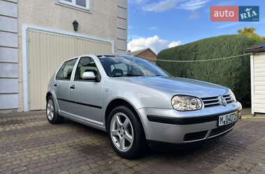 Хэтчбек Volkswagen Golf 2001 в 