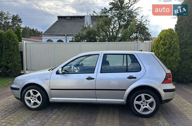 Хэтчбек Volkswagen Golf 2001 в 