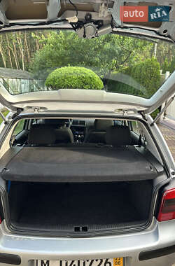 Хэтчбек Volkswagen Golf 2001 в 