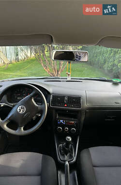 Хэтчбек Volkswagen Golf 2001 в 