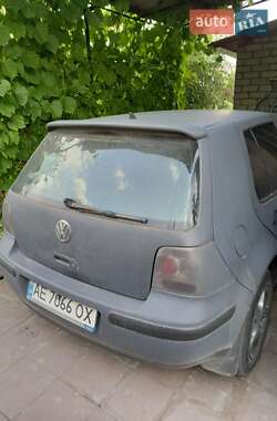 Хэтчбек Volkswagen Golf 2003 в Днепре