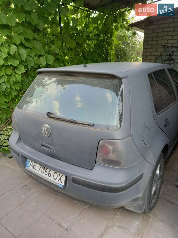 Volkswagen Golf 2003