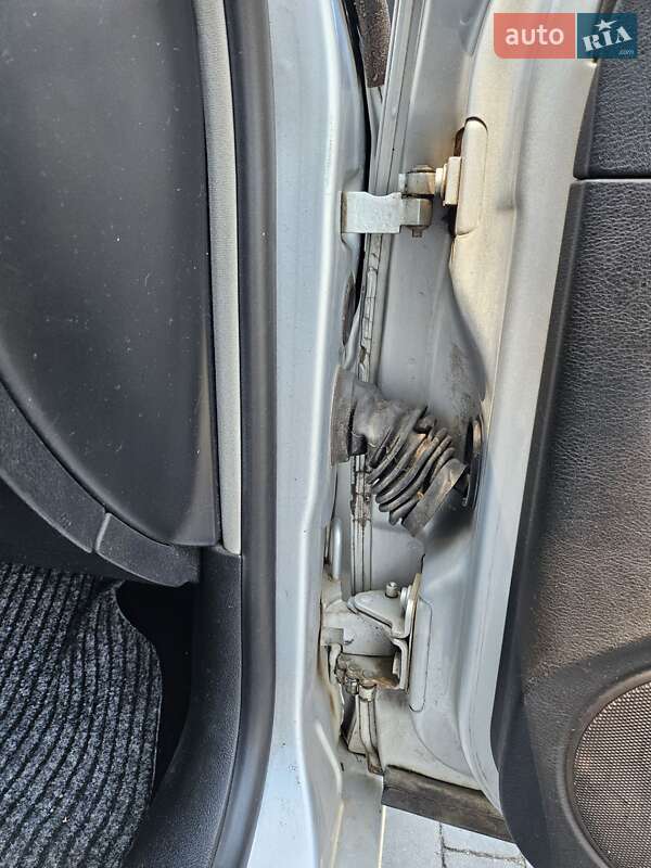 Хэтчбек Volkswagen Golf 2001 в Миргороде