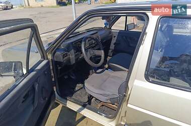 Хэтчбек Volkswagen Golf 1986 в 