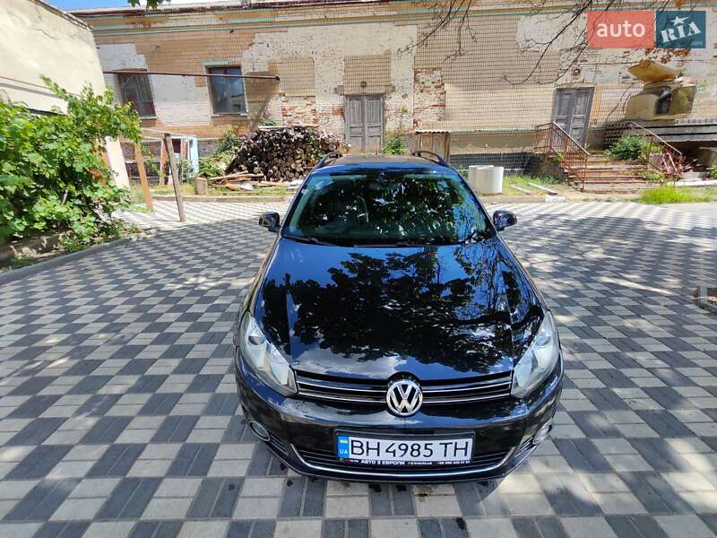 Універсал Volkswagen Golf 2010 в 