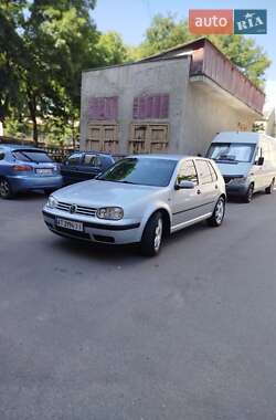 Хетчбек Volkswagen Golf 2001 в 