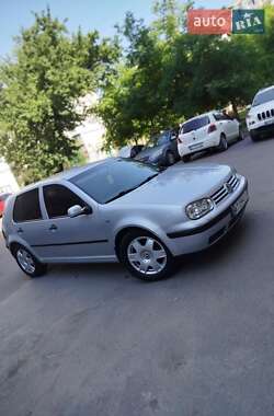 Хетчбек Volkswagen Golf 2001 в 