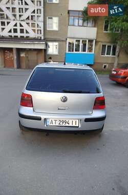 Хетчбек Volkswagen Golf 2001 в 